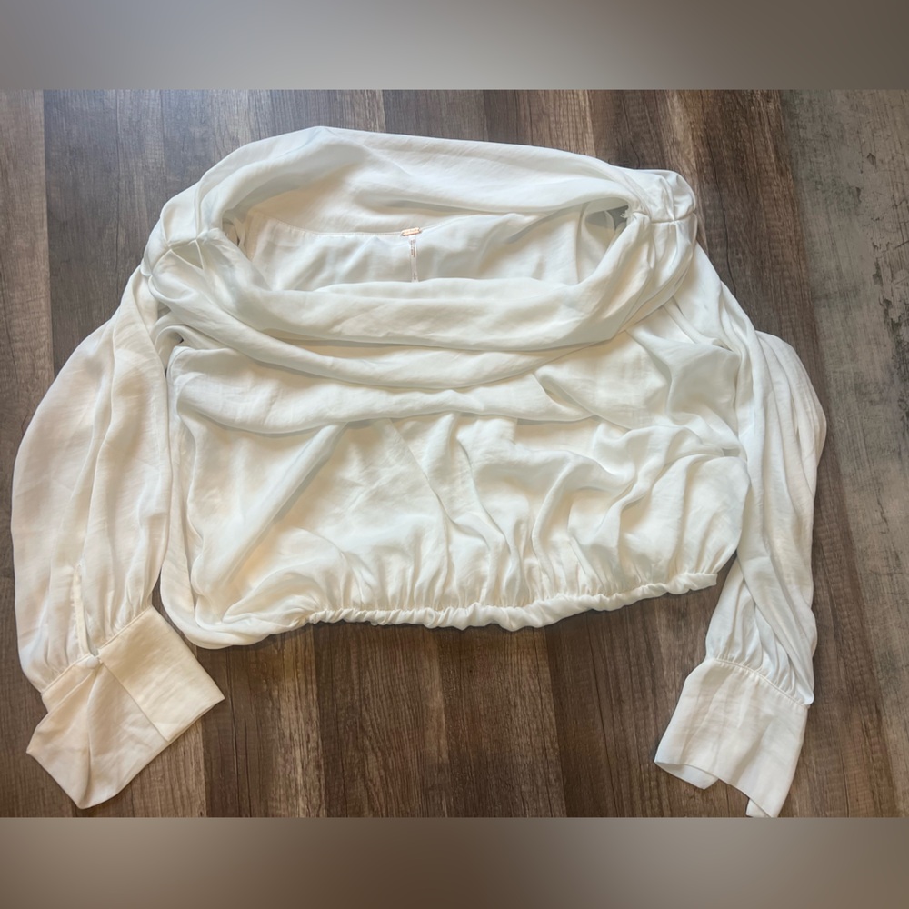 Free People women’s Large Elegant White silky soft Women's long sleeved Top - Picture 2 of 5